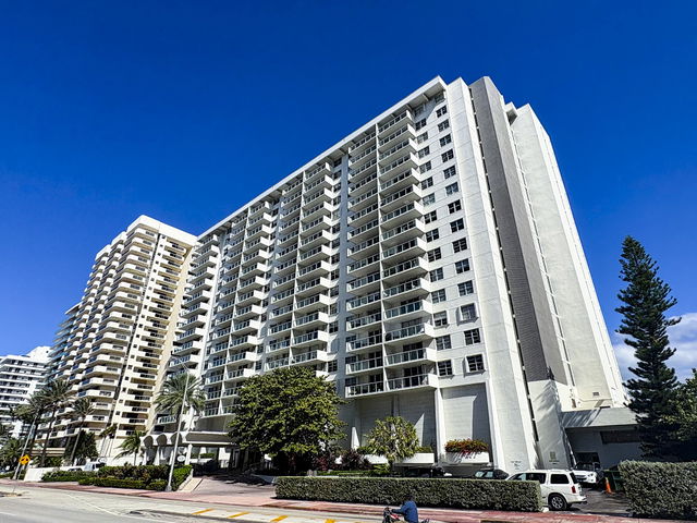 Arlen Beach  photo 3